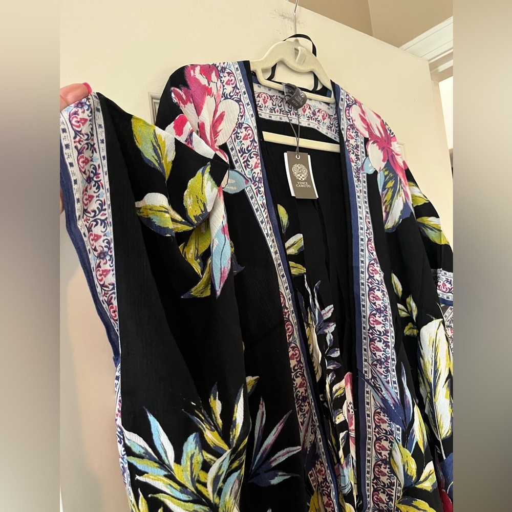 NEW! Vince Camuto Rayon Kimono Style Wrap, Ruana Black Floral OSFM - Picture 11 of 16